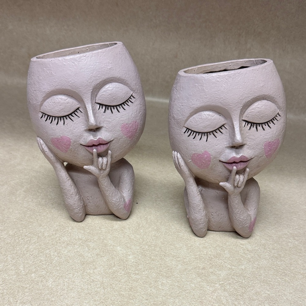 Ceramic Face Planter Pair in Soft Pink with Heart Cheeks good condition